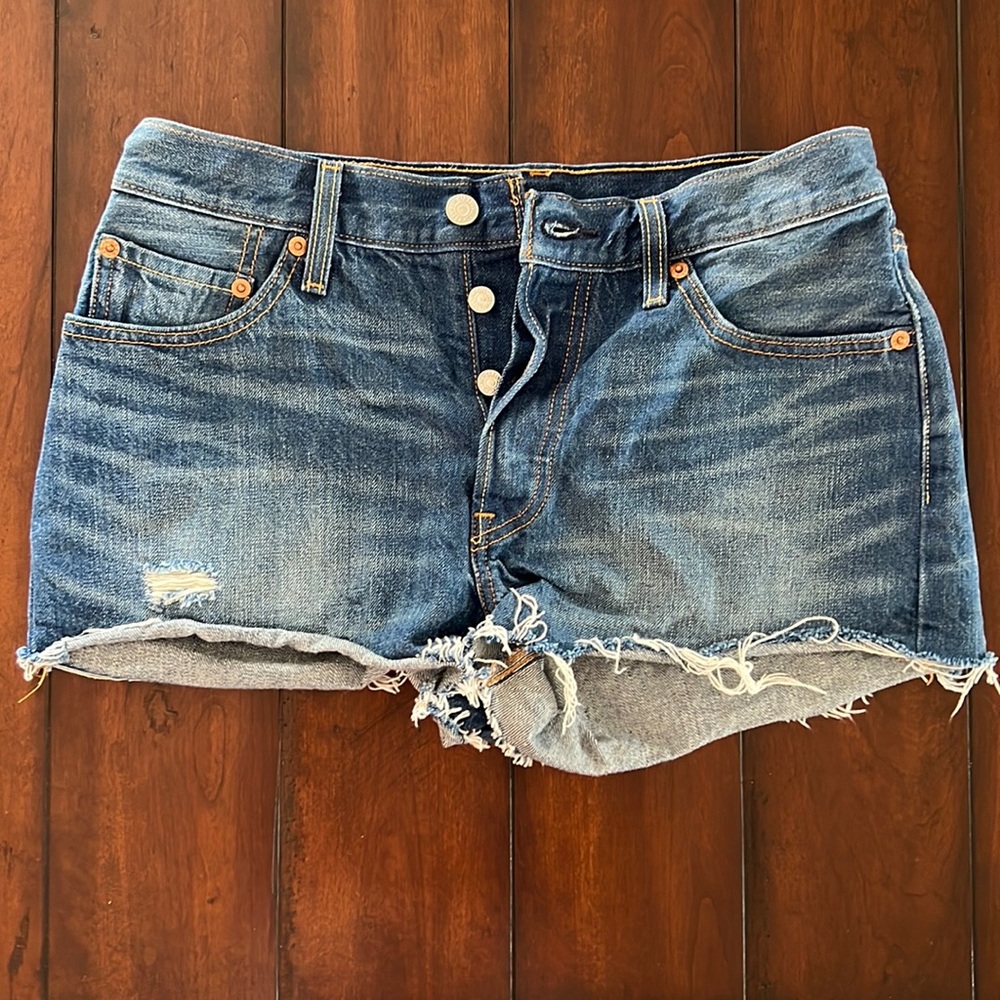 Levi’s denim shorts - Size 28